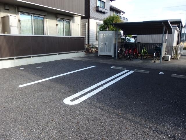 ウイン（102） 駐車場