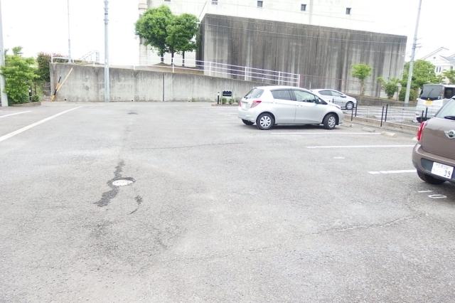 ｂｌｏｏｍｃｏｕｒｔ（101） 駐車場