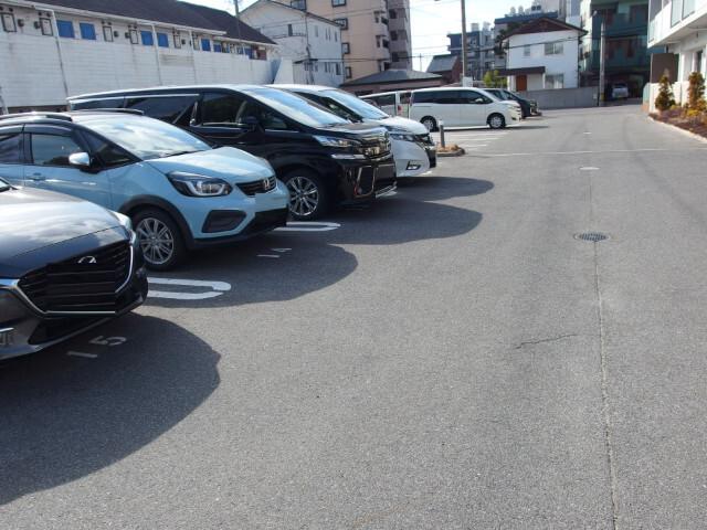 メゾンラディウス（402） 駐車場