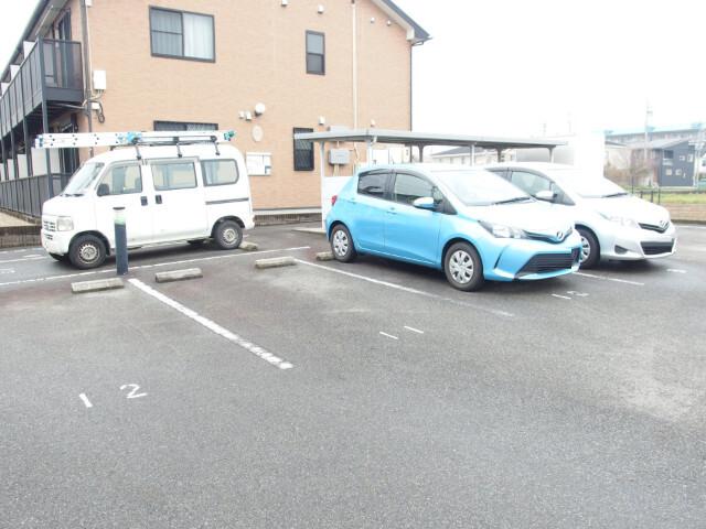 アンプルール リーブル 彩美（104） 駐車場