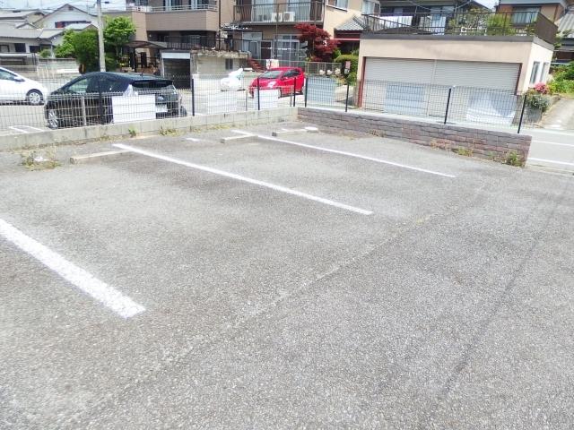 セジュール山本（102） 駐車場