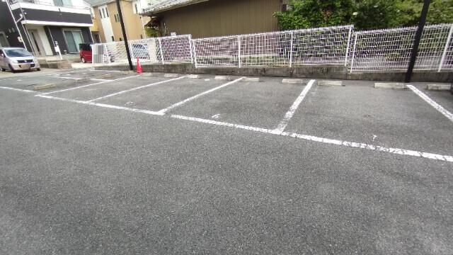 グランデュール16（301） 駐車場