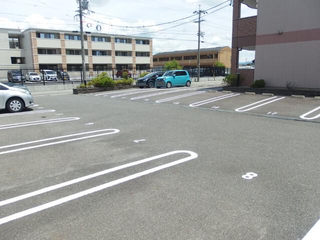 グランチェスタＡ（303） 駐車場