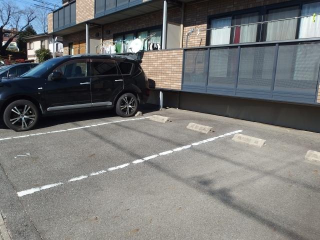 フォーリーブス（102） 駐車場