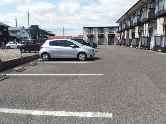 アムール西岡崎（101） 駐車場