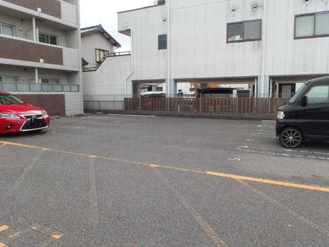 ラ・メゾン・ドゥ日名中町（107） 駐車場