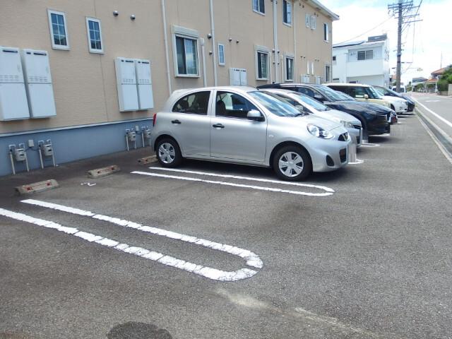 ヴァーサ大和（101） 駐車場