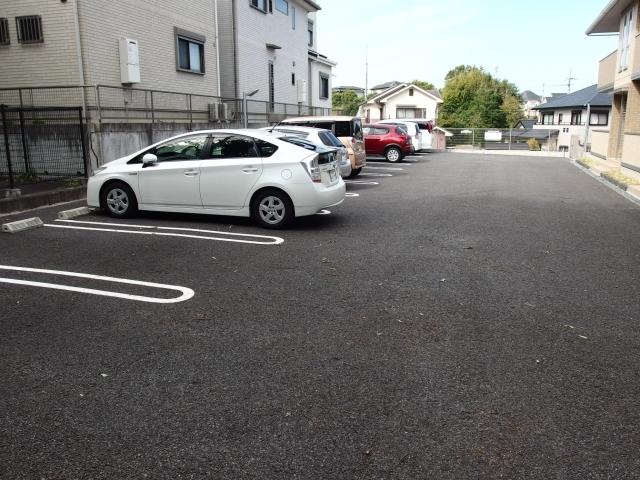 ルミエール藤（101） 駐車場