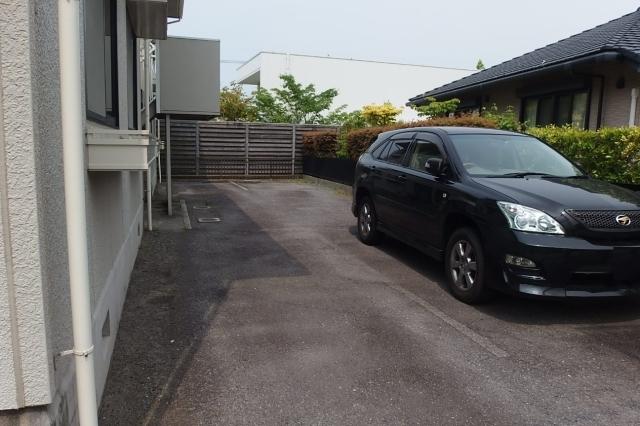 アパルトマン竜美台１（201） 駐車場