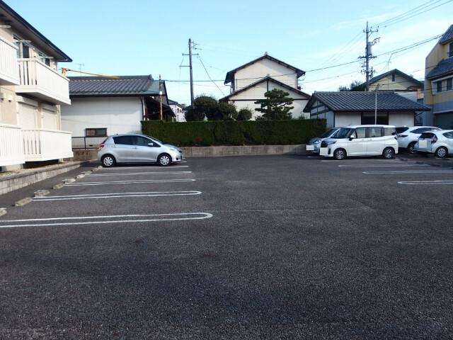 六供ヒルズ（201） 駐車場