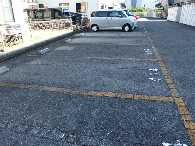 杉山コーポＣ（201） 駐車場