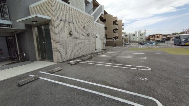 ハートヒルズ井田（7D） 駐車場