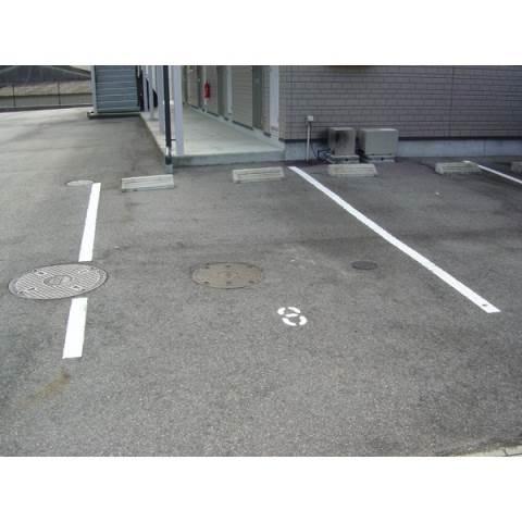 エミネンス（205） 駐車場