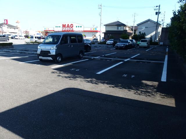 ラフィーネＫ（502） 駐車場