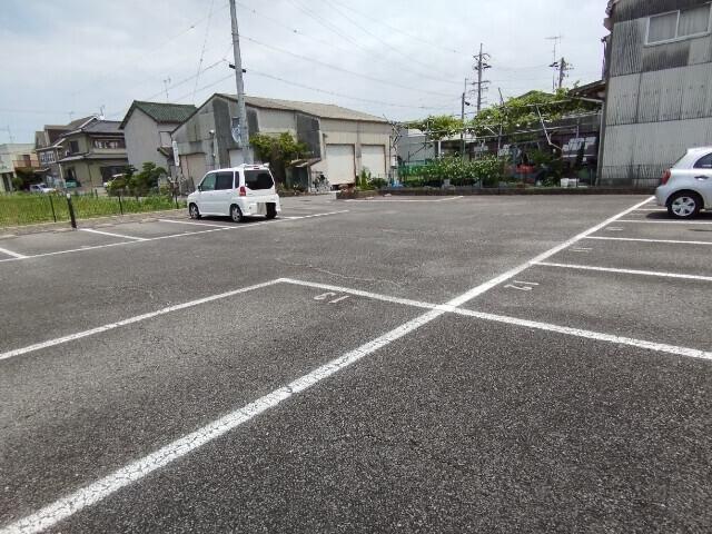 アンプルール　リーブルＢｏｎｈｅｕｒ（102） 駐車場