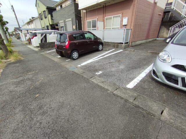 サープラスヴェルデ（102） 駐車場