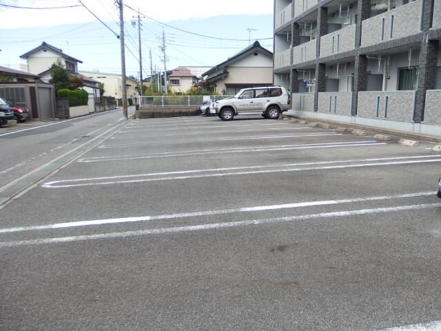ローズパティオ（203） 駐車場