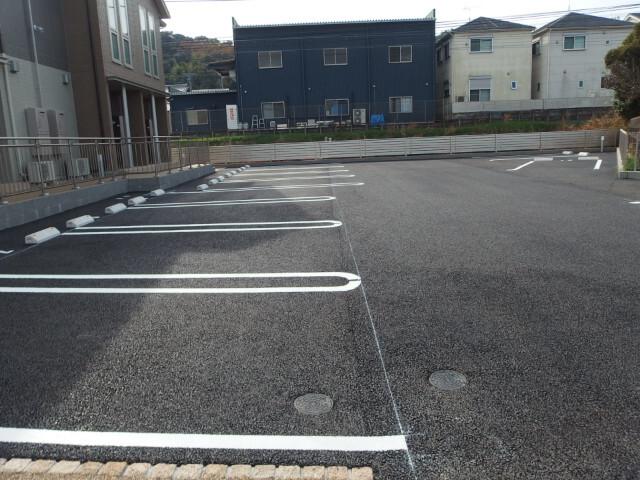 ラフィネ藤川（102） 駐車場