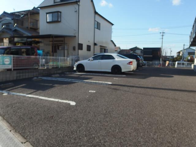 achtburg（F） 駐車場