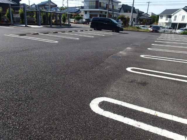 フォレストパレス五番館（305） 駐車場
