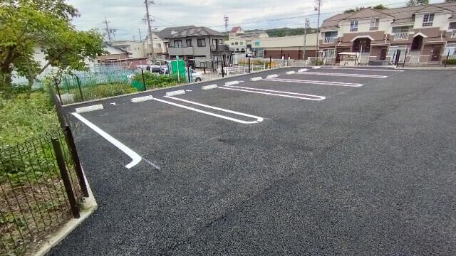 グレイスK（103） 駐車場