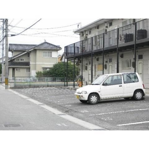 サンフォレスト渡辺Ｃ（203） 駐車場