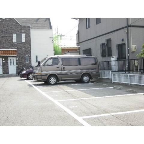 コーポラスアイレ（105） 駐車場