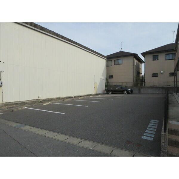 ＤｅｒｎｉｅｒＭａｎｏｉｒ（201） 駐車場