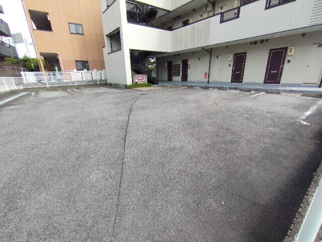 アビタシオン（洞町）（105） 駐車場