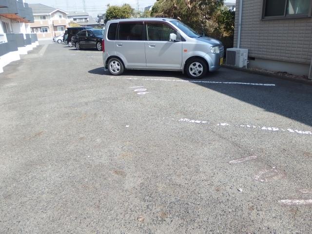 メゾンドゥ田園Ａ（302） 駐車場