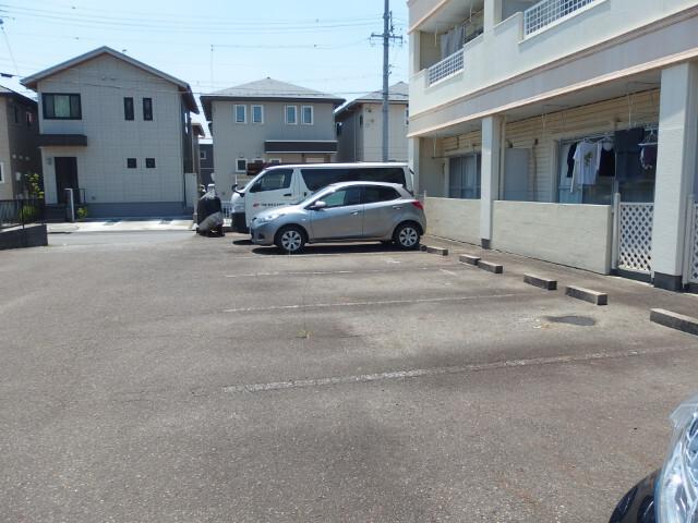 ゴールデンドーン（101） 駐車場