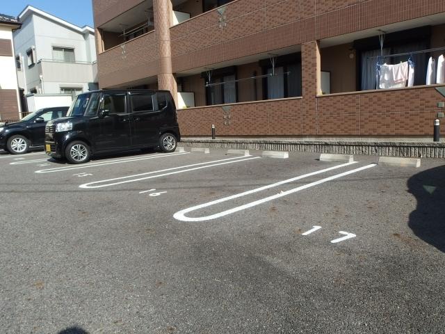 ブルーサンズロフティー（301） 駐車場