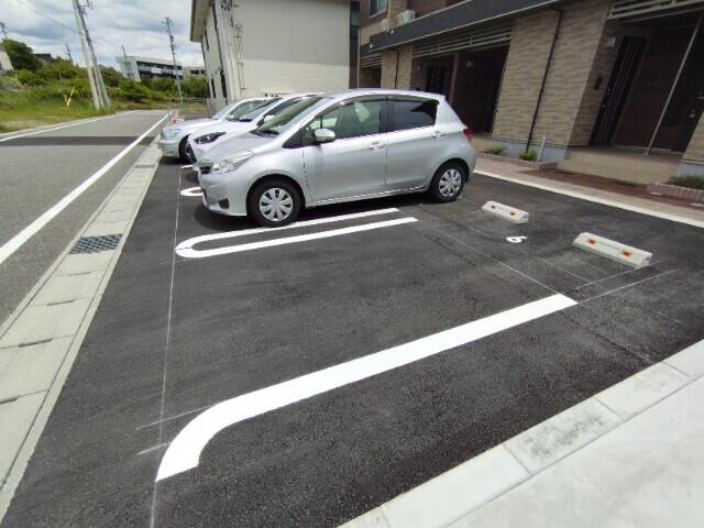 スカイサウス（201） 駐車場