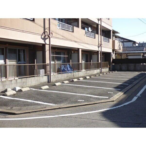 スリーアイランド（103） 駐車場