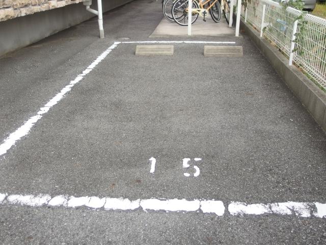リブエステート井田（202） 駐車場