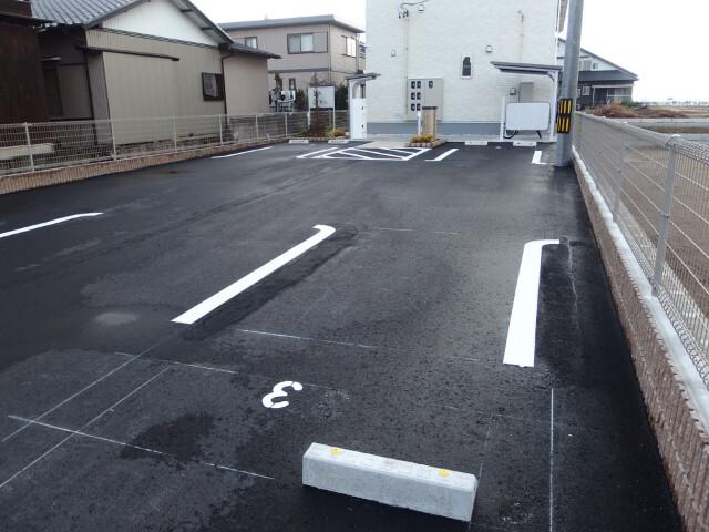 ロジュマン堀之内（102） 駐車場