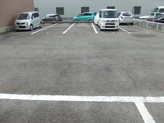ファミールＫ（103） 駐車場