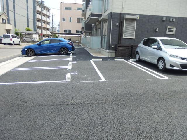 ロイヤル岡崎柱（101） 駐車場