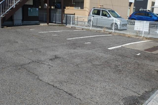 コンフォール北野（107） 駐車場