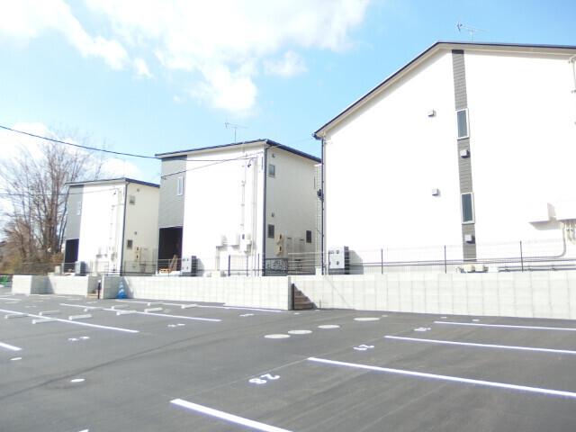 MC Village(エムシービラージュ)B棟（103） 駐車場