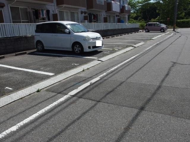 アーバン東蔵前（106） 駐車場