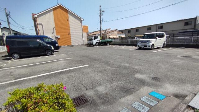 ロンジェヴィテ東沖Ａ（201） 駐車場