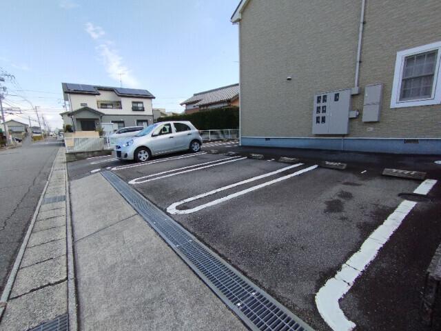 モデストハピネス（203） 駐車場