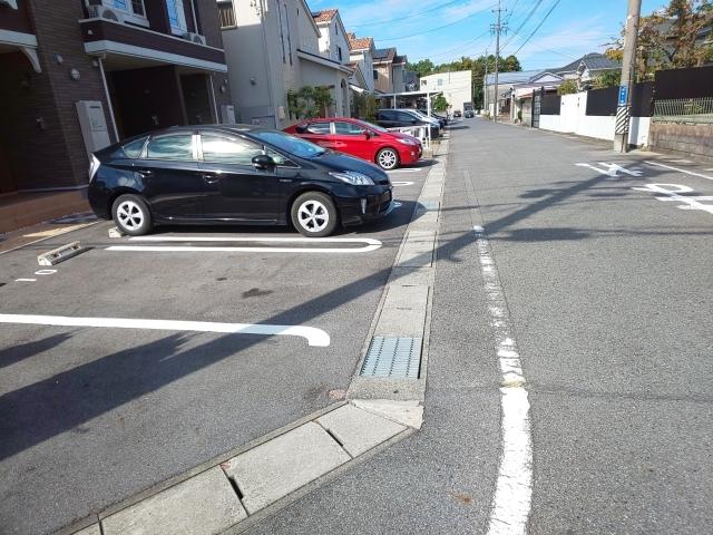 ピースフル寿Ⅱ（202） 駐車場
