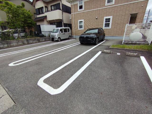 プリムローズ（203） 駐車場
