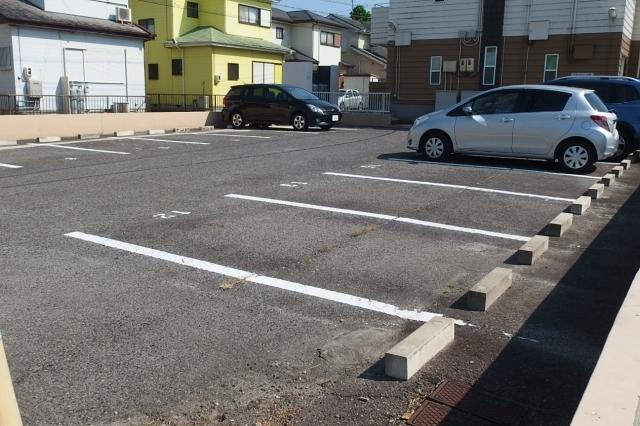 グランデュール柱（2E） 駐車場