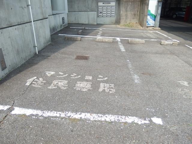 アクセスストリート（303） 駐車場