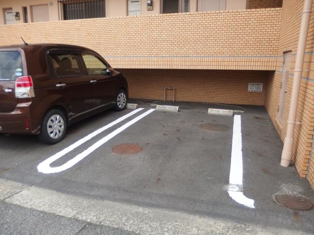 レジデンスボナール（106） 駐車場