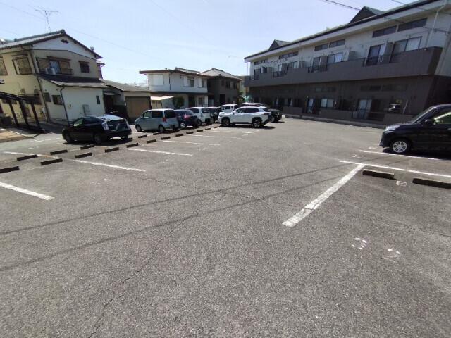 メゾンクレール（206） 駐車場