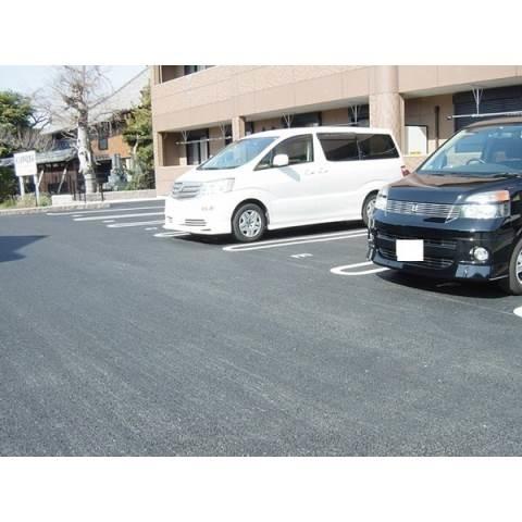 エル・アールＫ．Ａ（102） 駐車場